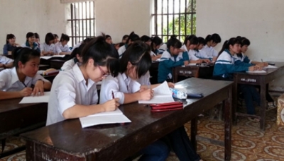 Học sinh lớp 12 Trường THPT A Nghĩa Hưng (Nam Ðịnh) trong giờ ôn tập môn Toán.
